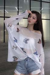 Blusa de verano transparente de malla con estampado de mariposas